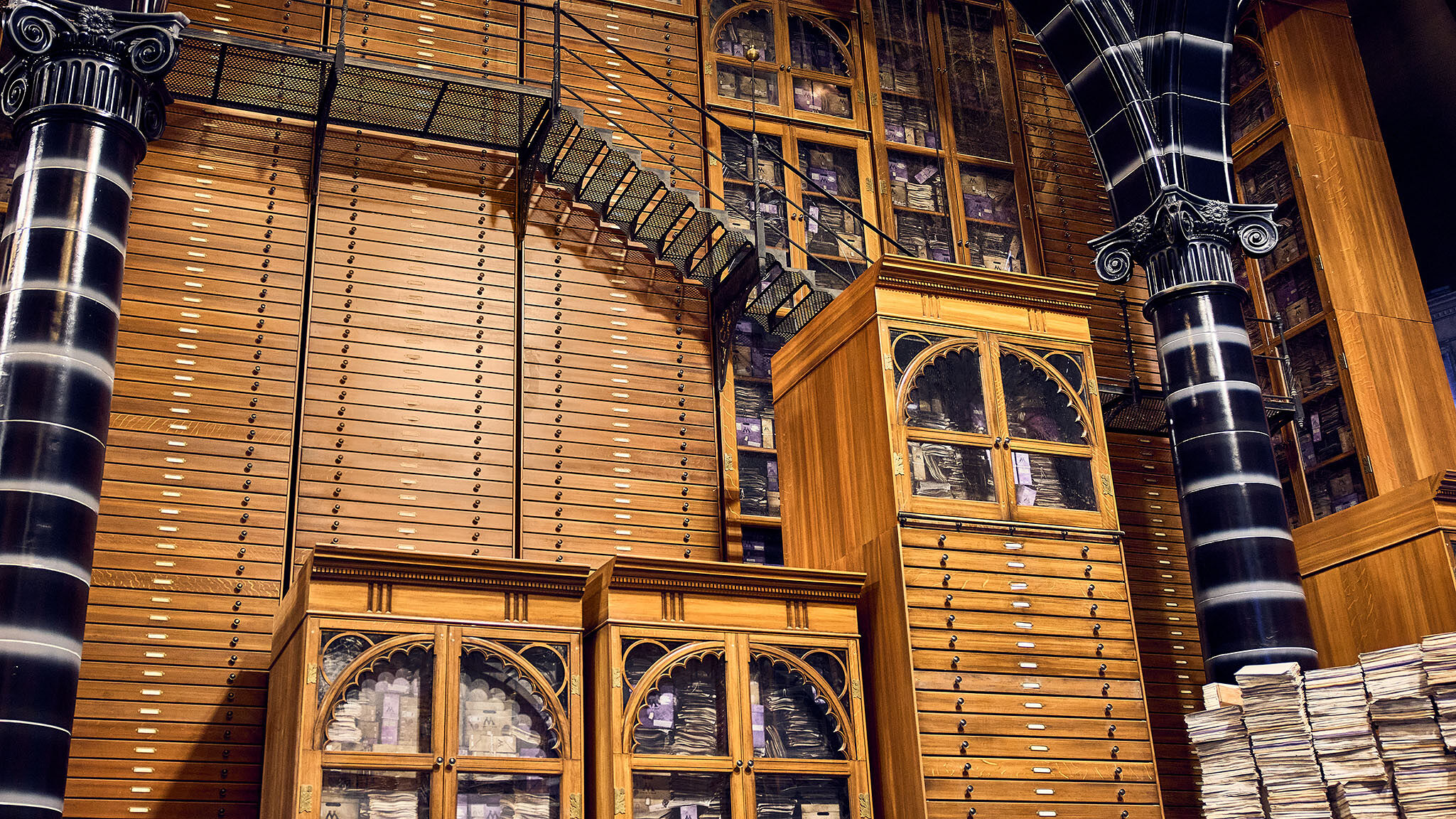 In Harry Potter and the Battle at the Ministry™, you’ll swoop through the Magical Archives, a cavernous library where towering cabinets and mountainous stacks of paper contain centuries’ worth of impo